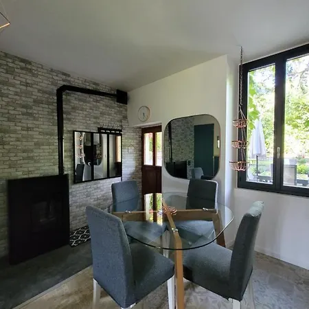 La Reyniere Bed & Breakfast *