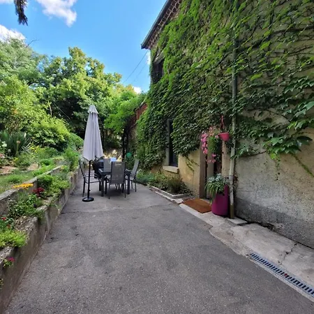 La Reyniere Bed & Breakfast *